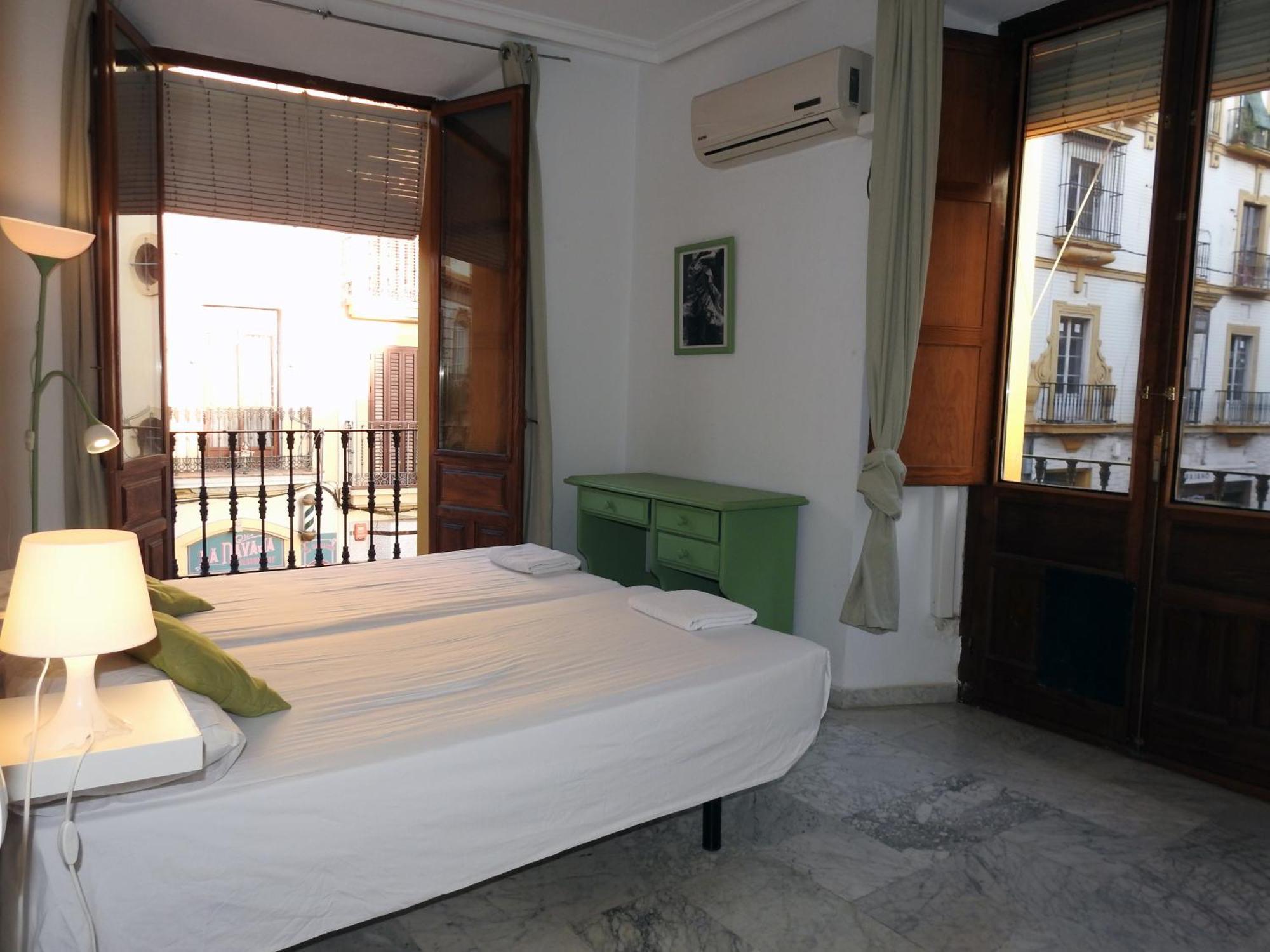 Apartamento En Sevilla Centro Con Vistas A La Plaza Alameda De Hercules - Hasta 7 Personas Exterior photo